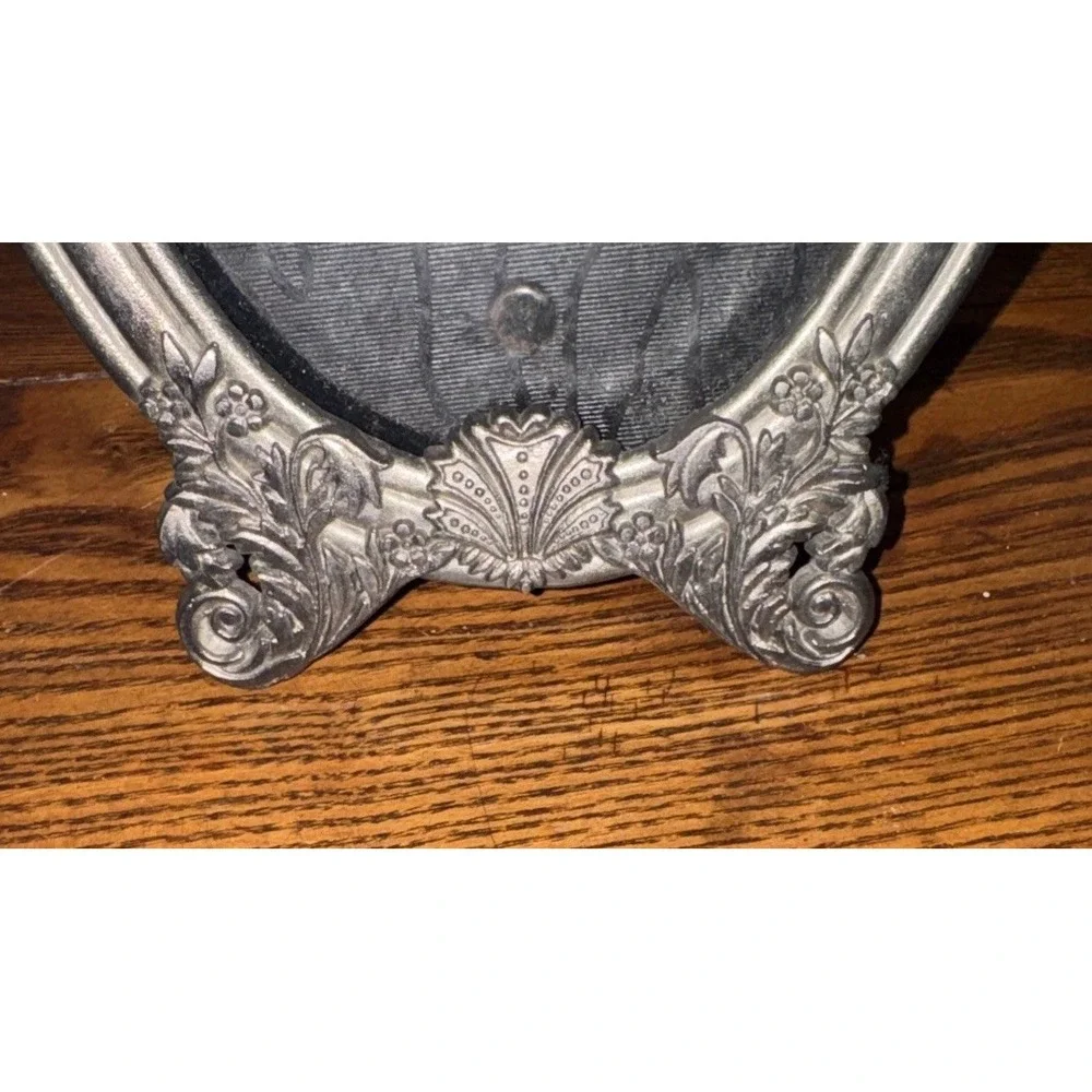 Vtg. Ornate Silver Metal Easel Frame 4 X 6 Oval